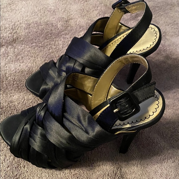 Platinum bp black heels with strap. Size 5 - Picture 2 of 5